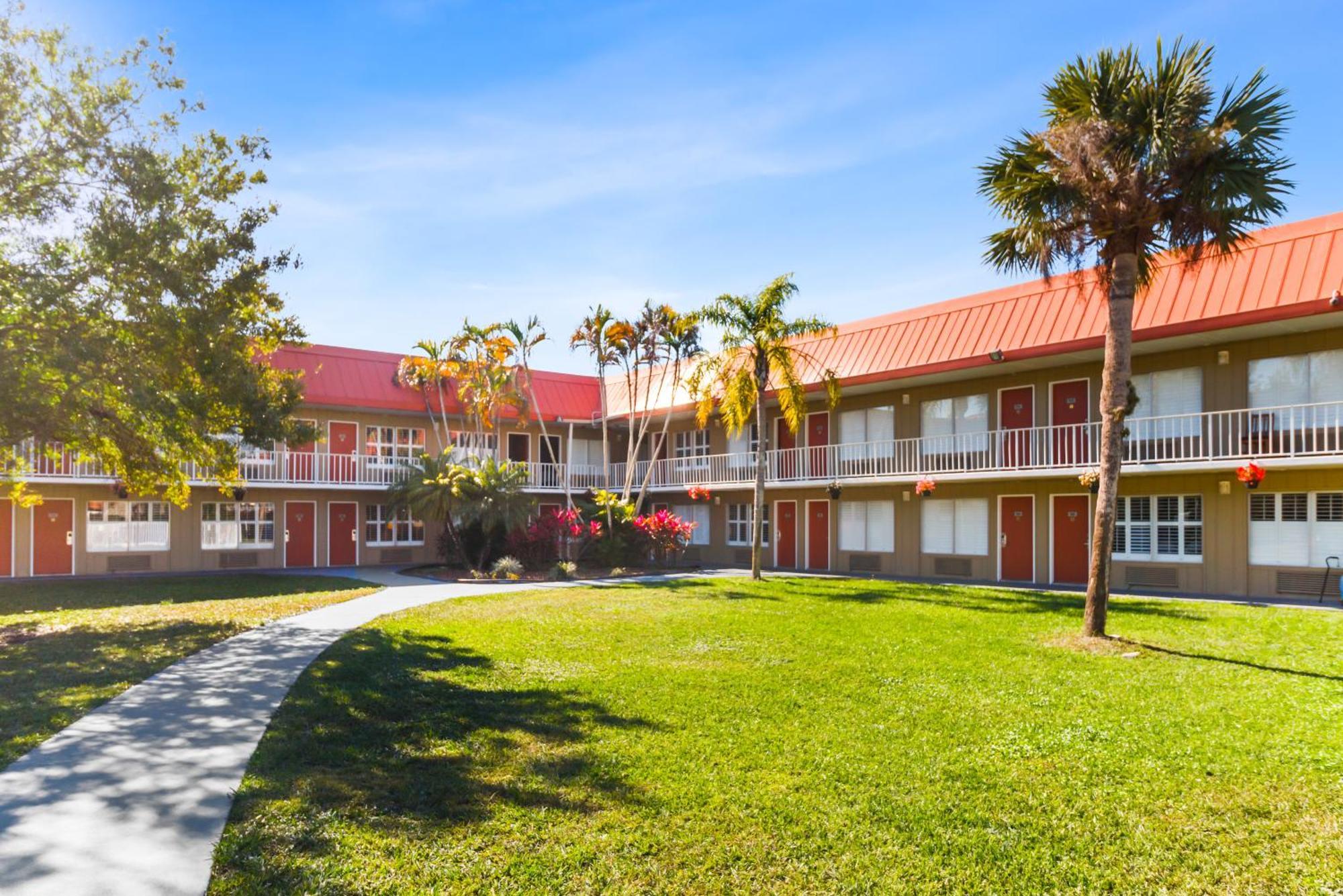 Vero Beach Inn & Suites Vero Beach I-95 (Adults Only) מראה חיצוני תמונה