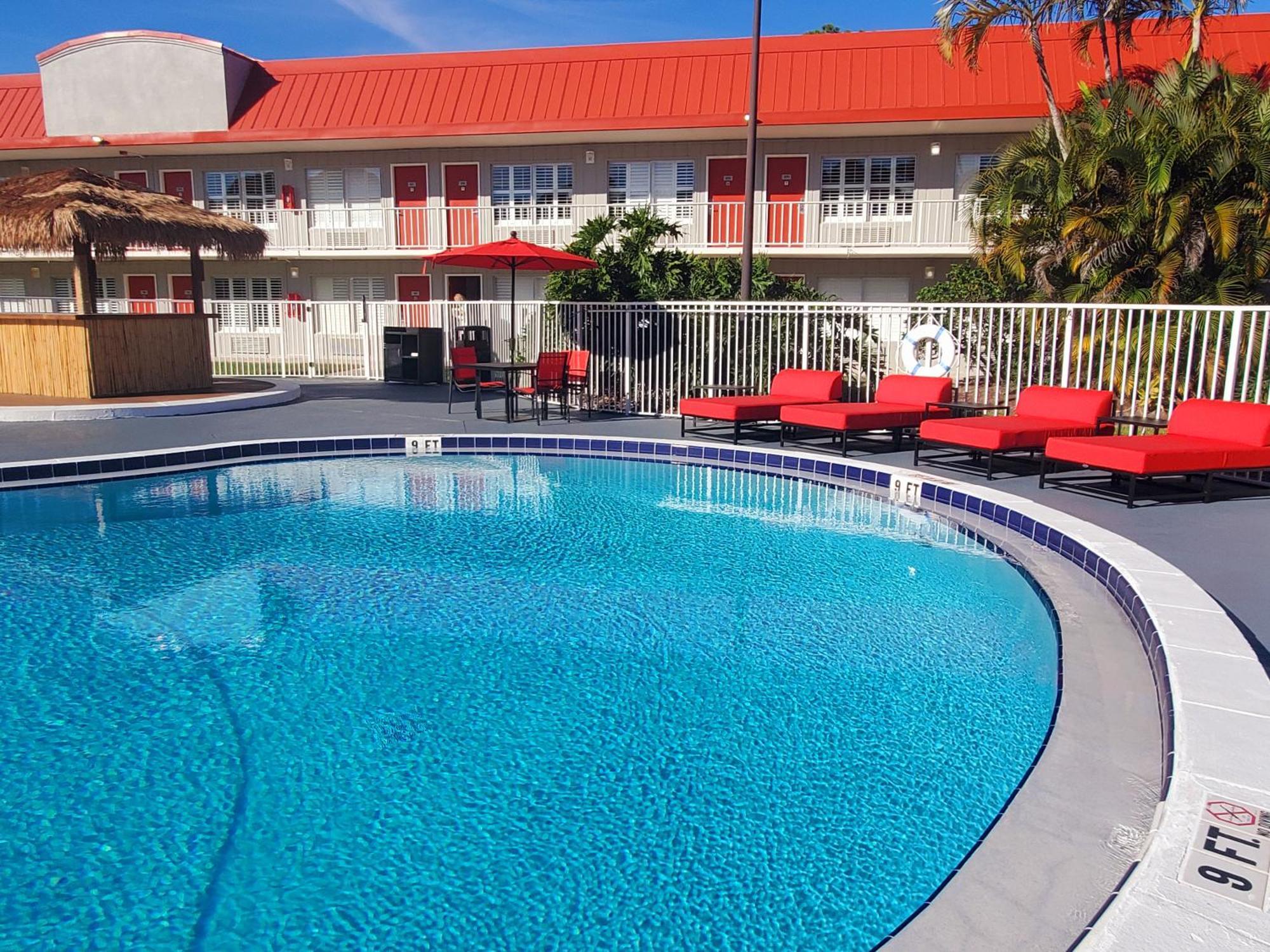 Vero Beach Inn & Suites Vero Beach I-95 (Adults Only) מראה חיצוני תמונה